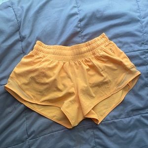 lululemmon hotty hots in “mango dream”